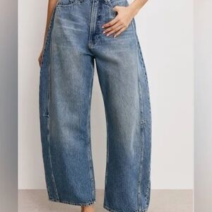 Good American Extreme Barrel Jeans in Classic Blue